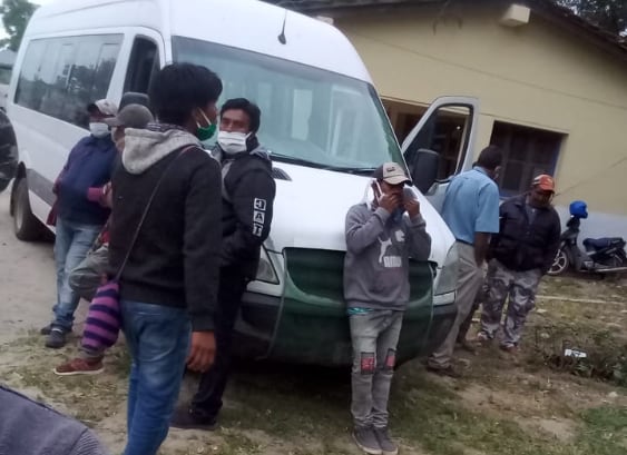 La combi demorada a la salida de Tartagal