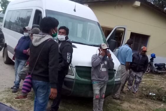 La combi demorada a la salida de Tartagal