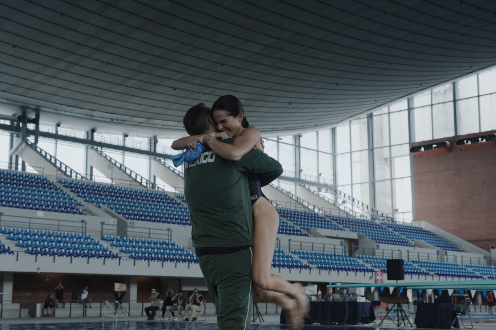 "La caída" hace foco en Mariel (Karla Souza), estrella mexicana del clavadismo olímpico.