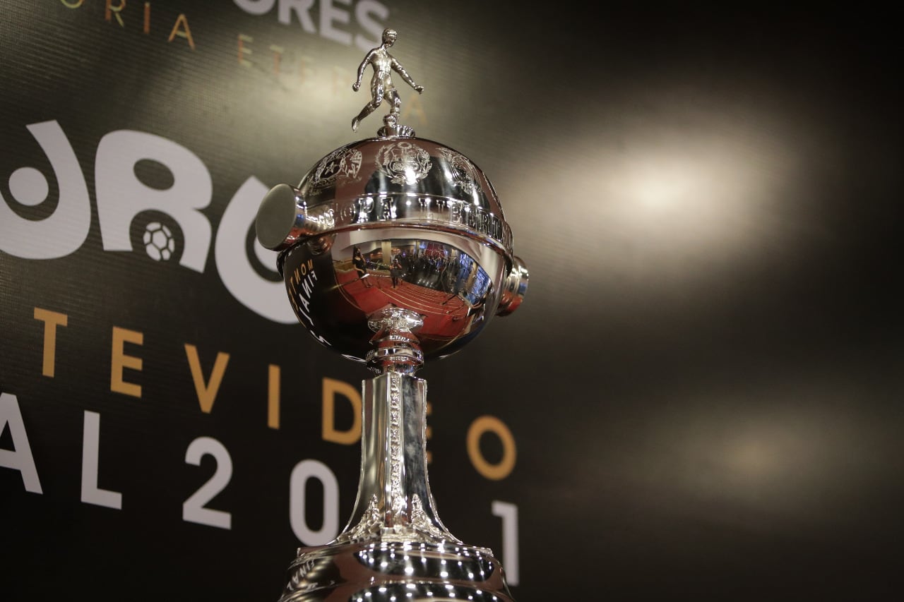 La Copa Libertadores están en Montevideo, esperando a su nuevo dueño.