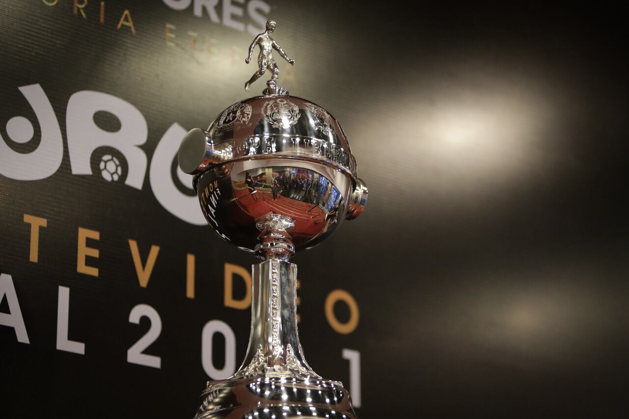La Copa Libertadores están en Montevideo, esperando a su nuevo dueño.