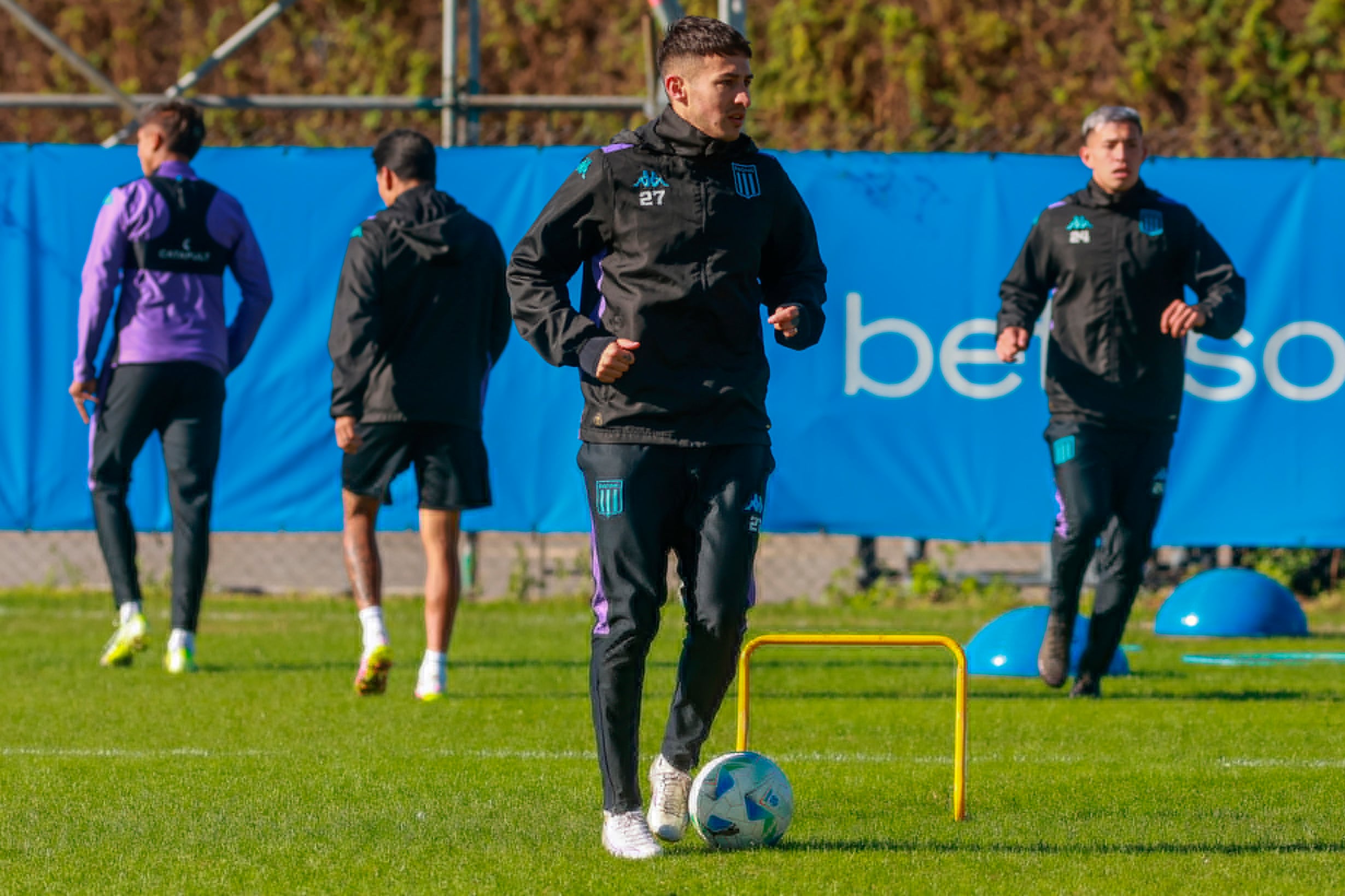 Racing recibirá a Fortaleza en el Cilindro con la intención de terminar primero del grupo E 