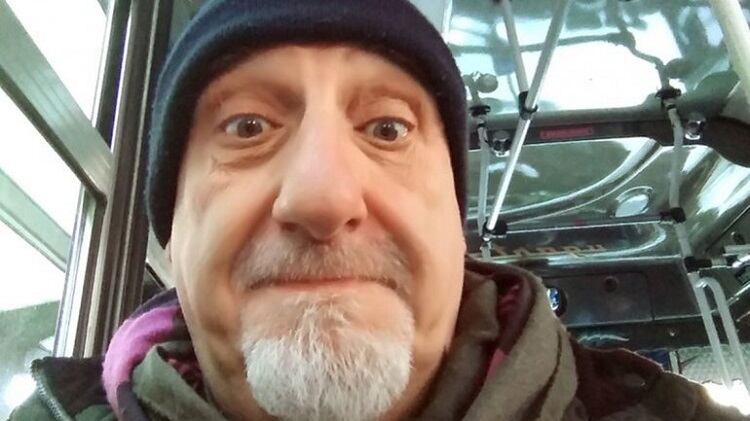 Juan Acosta defiende al macrismo con esmero en Twitter y en TV.