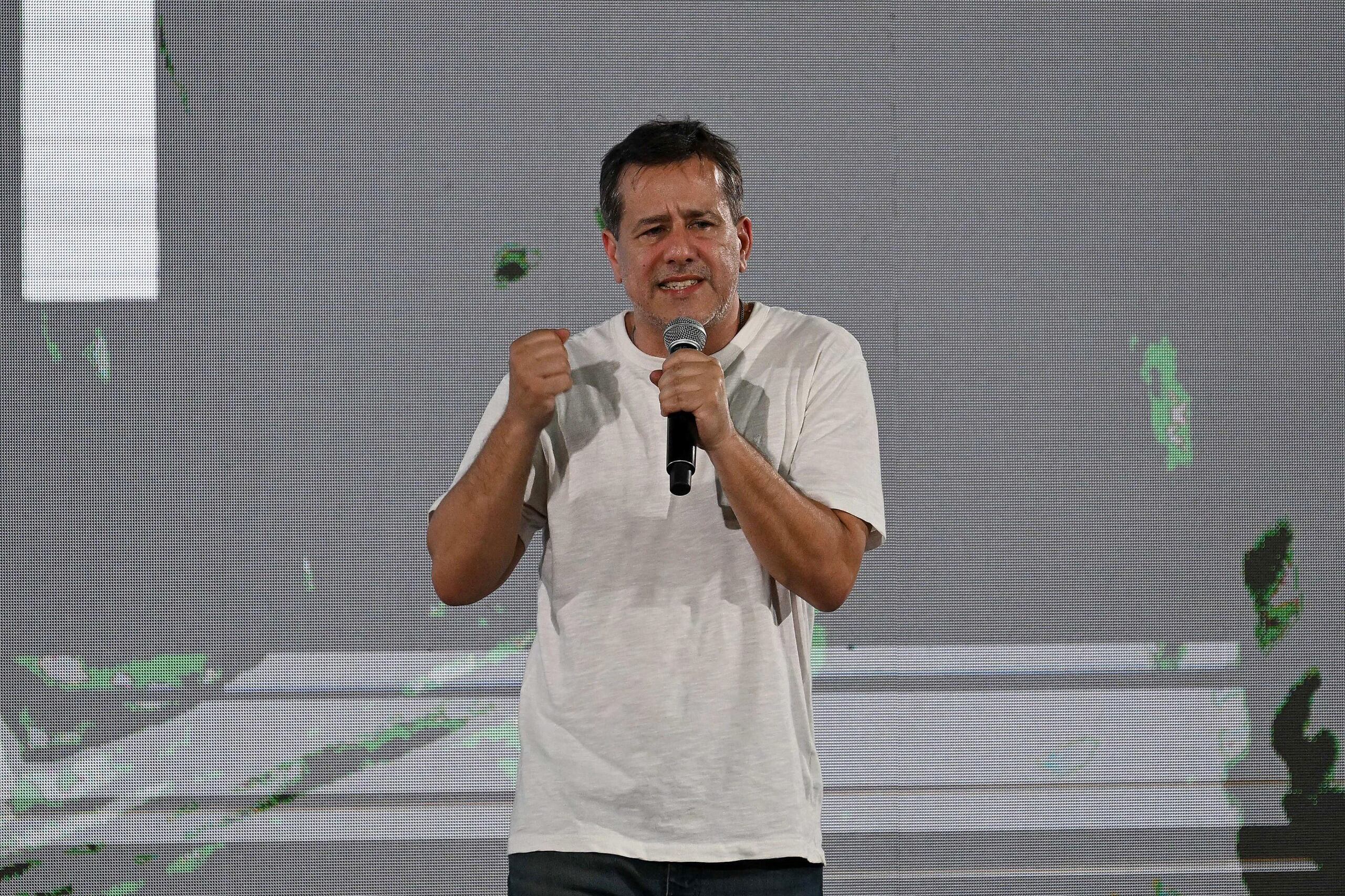 El candidato a senador de Fuerza Patria Mariano Recalde en el club Franja de Oro.