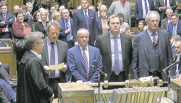 Un grupo de parlamentarios participaba ayer del debate sobre la postergación del Brexit.