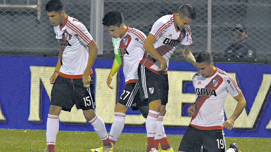 Santos Borré festeja su gol, el primero de River, en el amanecer del partido, para que el muletto de Gallardo ganara confianza.