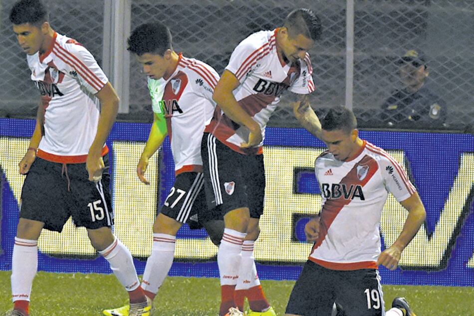 Santos Borré festeja su gol, el primero de River, en el amanecer del partido, para que el muletto de Gallardo ganara confianza.