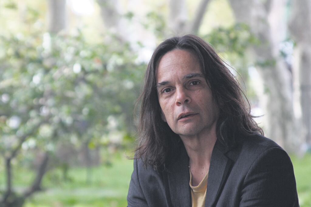 Además de su labor en la música académica, Espel trabaja con el folklore instrumental junto a su cuarteto.