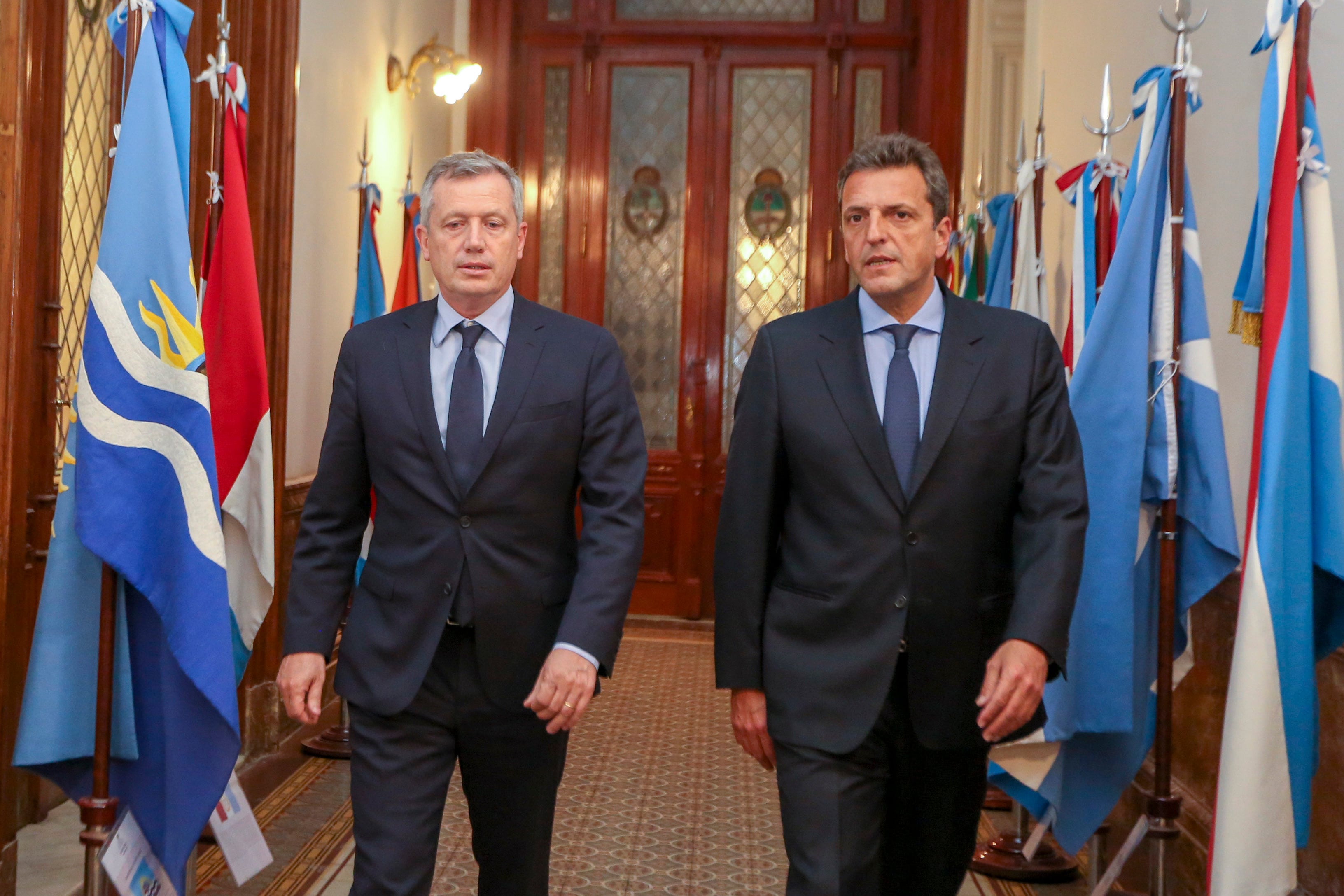 Monzó y Massa rumbo al despacho de la presidencia de Diputados.