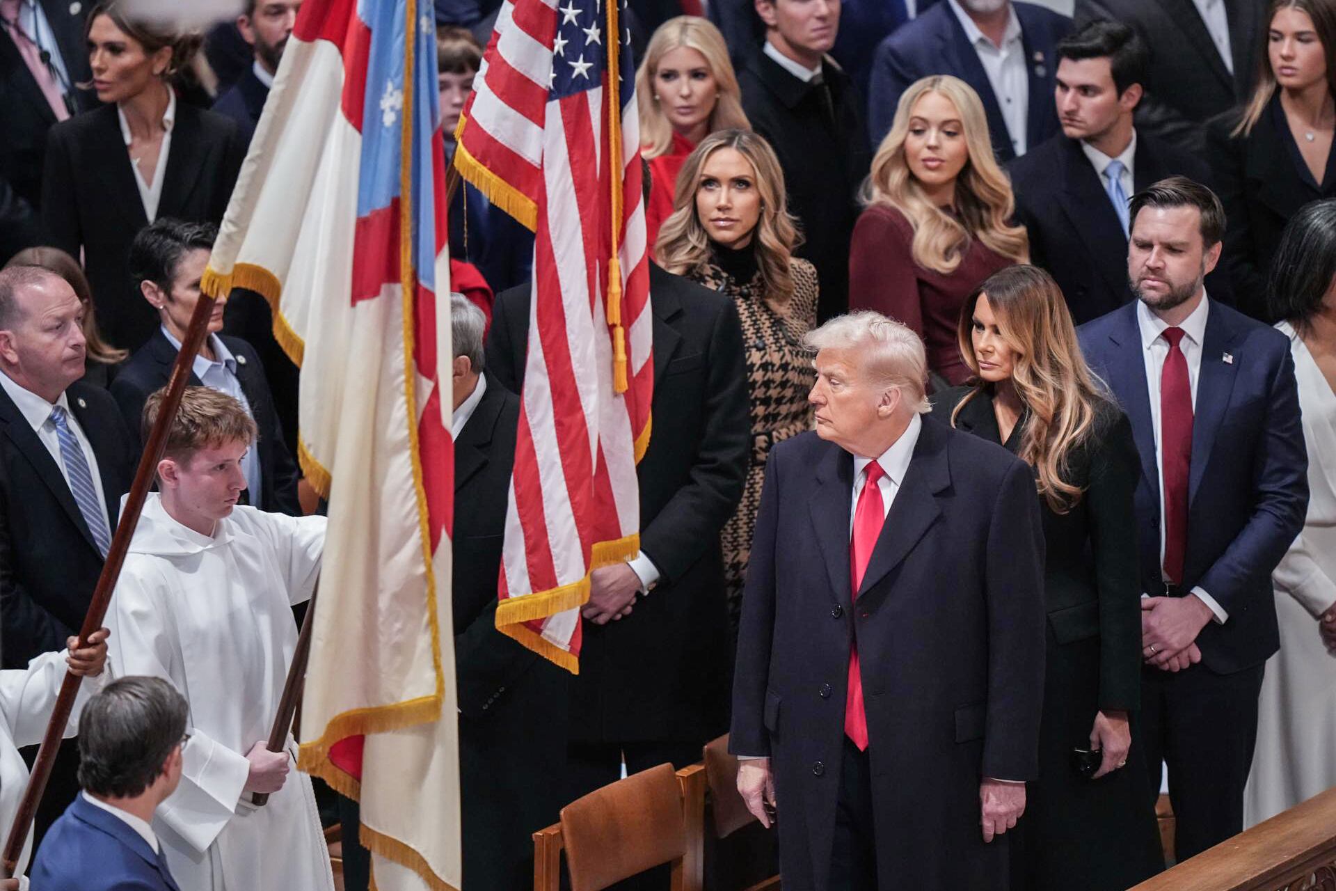 Donald Trump fue a una misa en Washington junto a la primera dama Melania Trump y el vice J. D. Vance