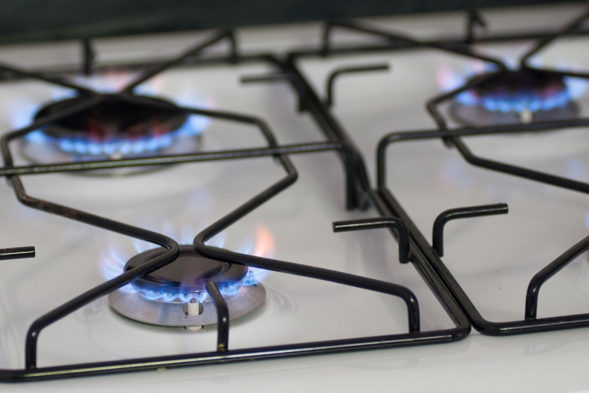 Más de 3 millones de usuarios ya se inscribieron para seguir manteniendo los subsidios de luz y gas. (Foto:NA)