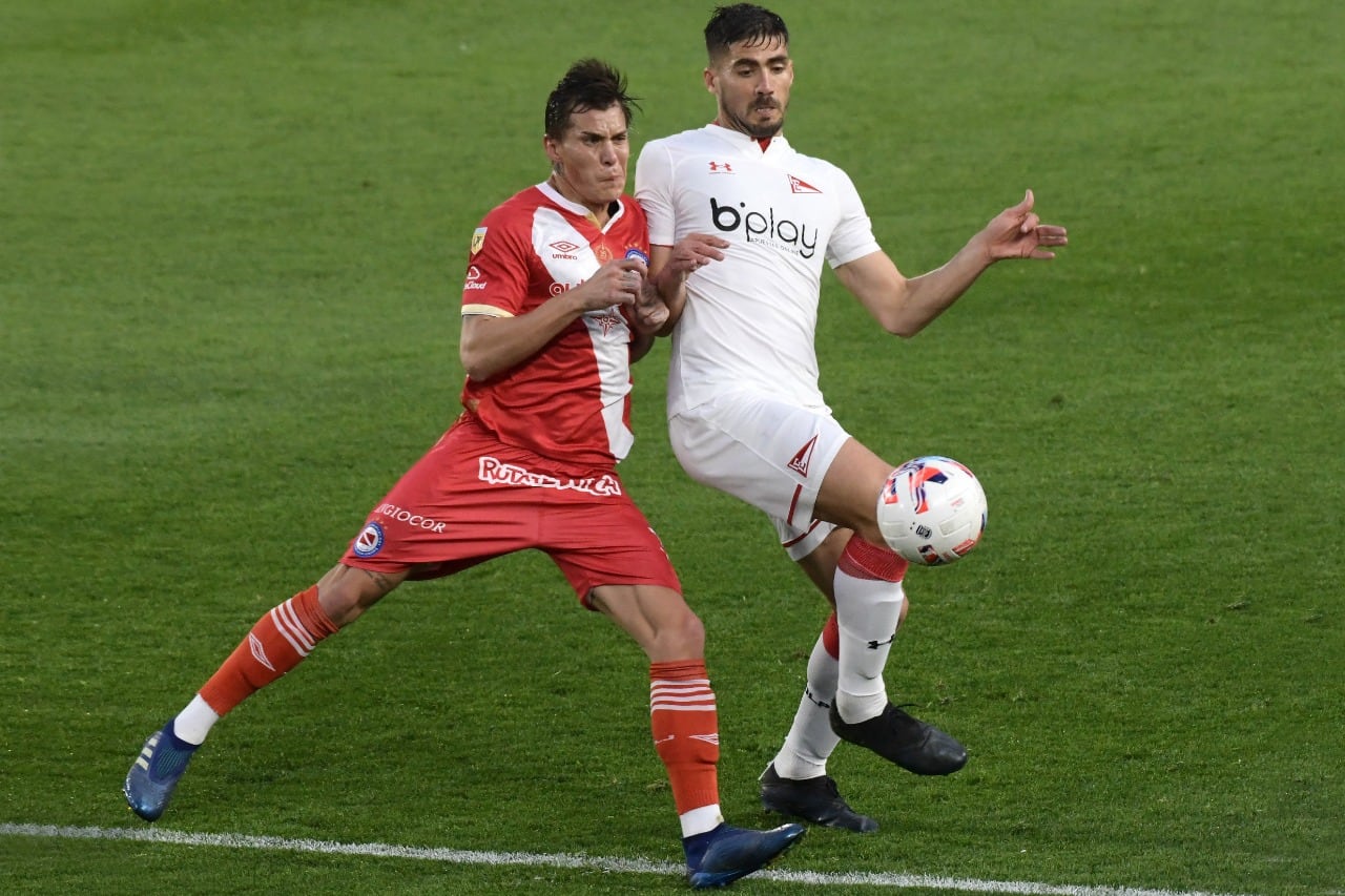 Con un penal para cada uno, el Pincha y el Bicho quedaron a mano