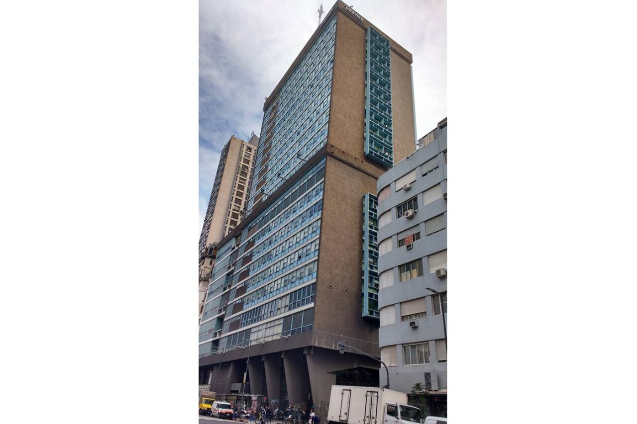 En 1989, el Congreso Nacional aprueba la Ley de Reforma del Estado, la herramienta que da luz verde a las privatizaciones. La primera fue la de Entel.