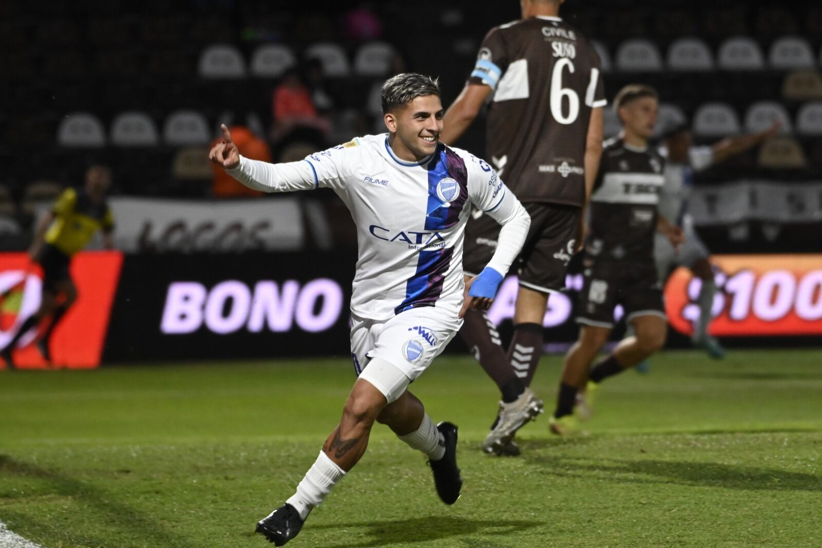 López Muñoz celebra el primero del Tomba