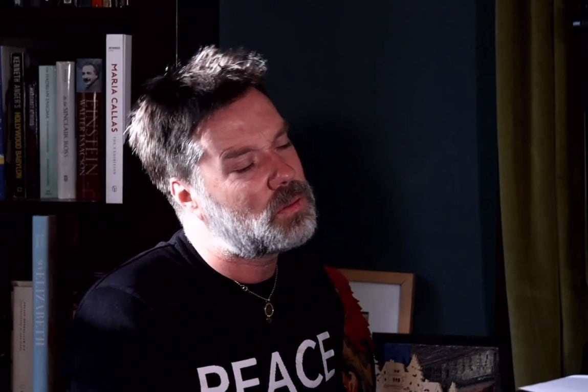 “Extraño el mundo, pero ya sabemos cómo está. Ojalá que estas canciones sobre el amor y la esperanza puedan ayudar."