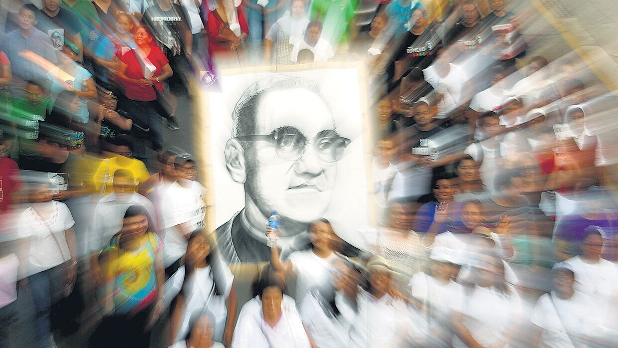 El arzobispo Romero, asesinado en 1980, será proclamado santo de la Iglesia Católica.