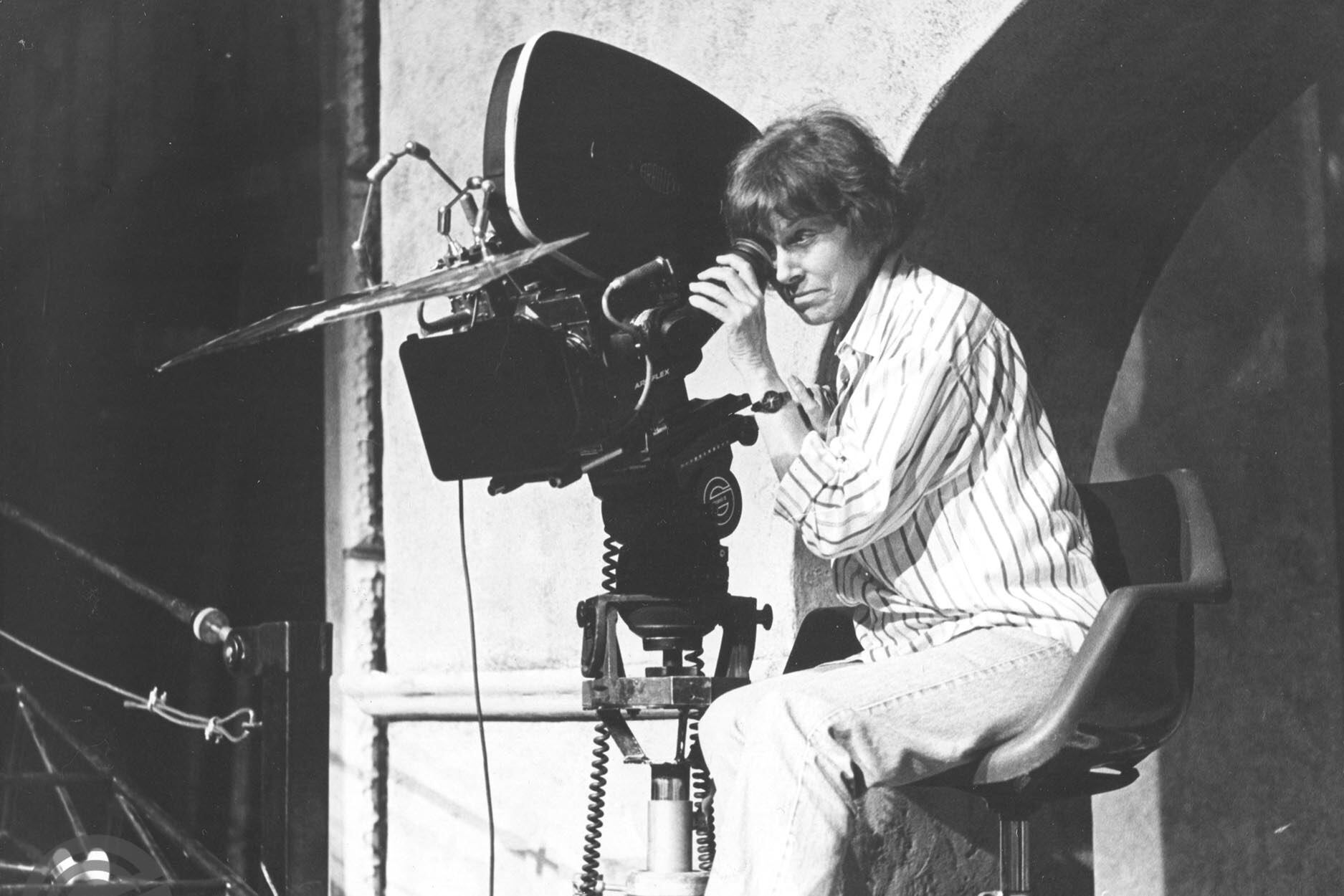 María Luis Bemberg en acción, una pionera del cine argentino hecho por mujeres.