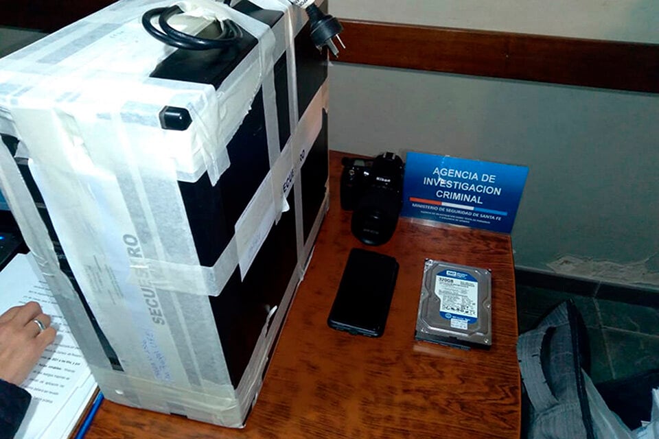Equipos secuestrados a los condenados por tenencia de material digital.