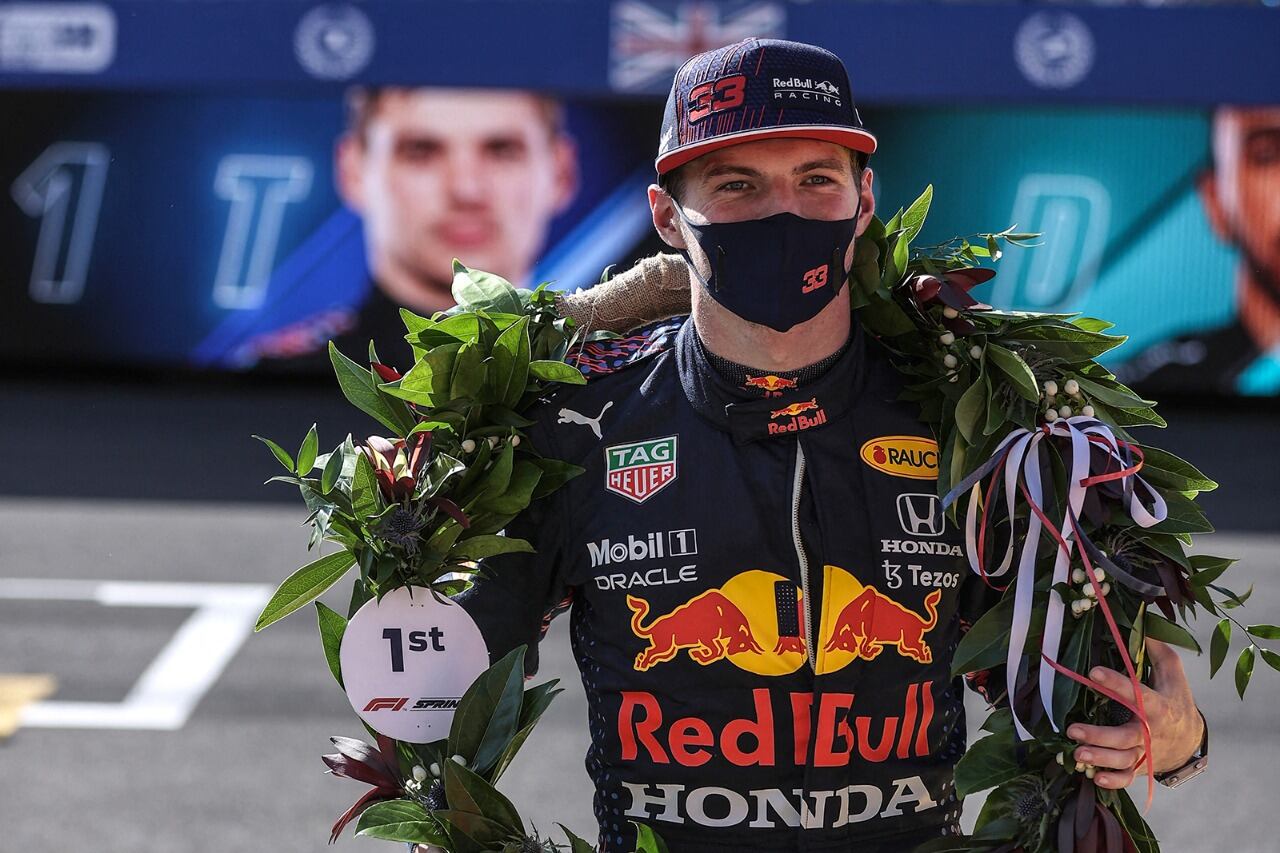 Verstappen volvió a superar a Hamilton y sacó un punto más de ventaja en el torneo