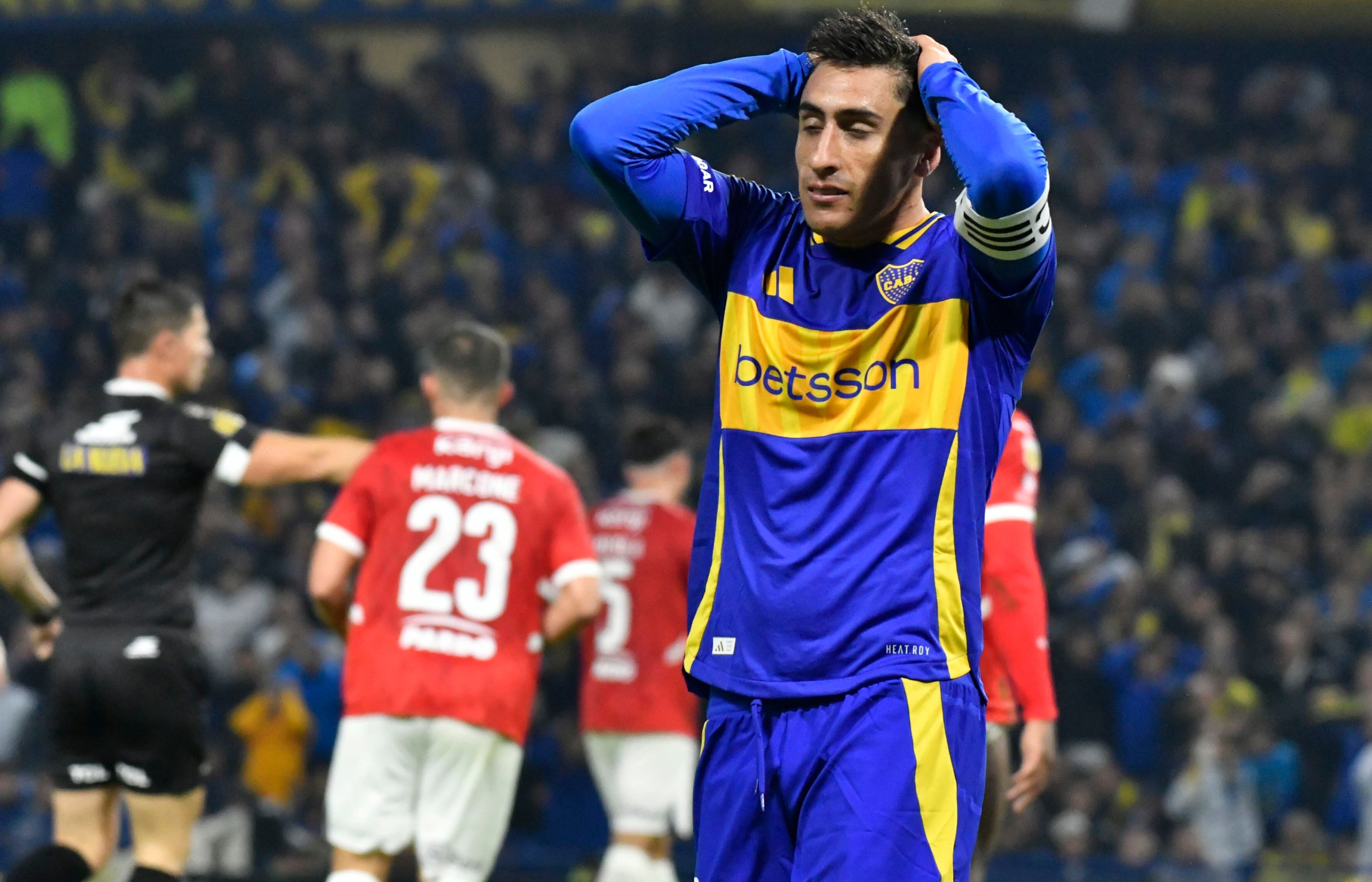 Merentiel no lo puede creer. El uruguayo uno de los pocos aplaudidos, junto a Milton Delgado.