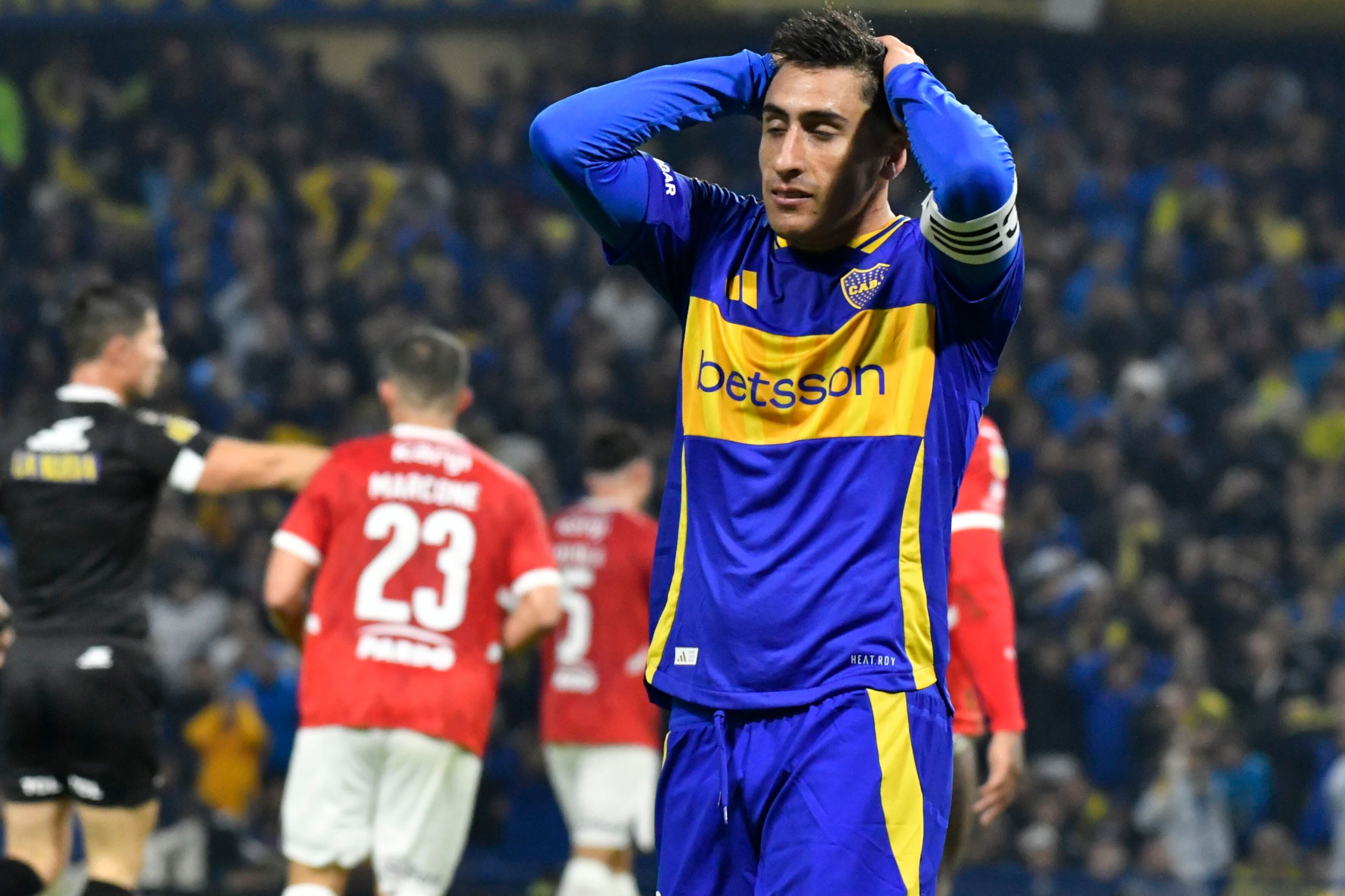 Merentiel no lo puede creer. El uruguayo uno de los pocos aplaudidos, junto a Milton Delgado.