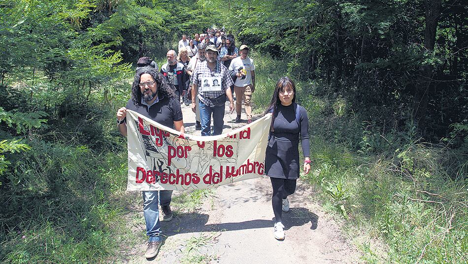 En el monte que crece, para que la memoria no desaparezca.