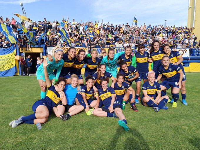 Festejo de las chicas de Boca tras la goleada.