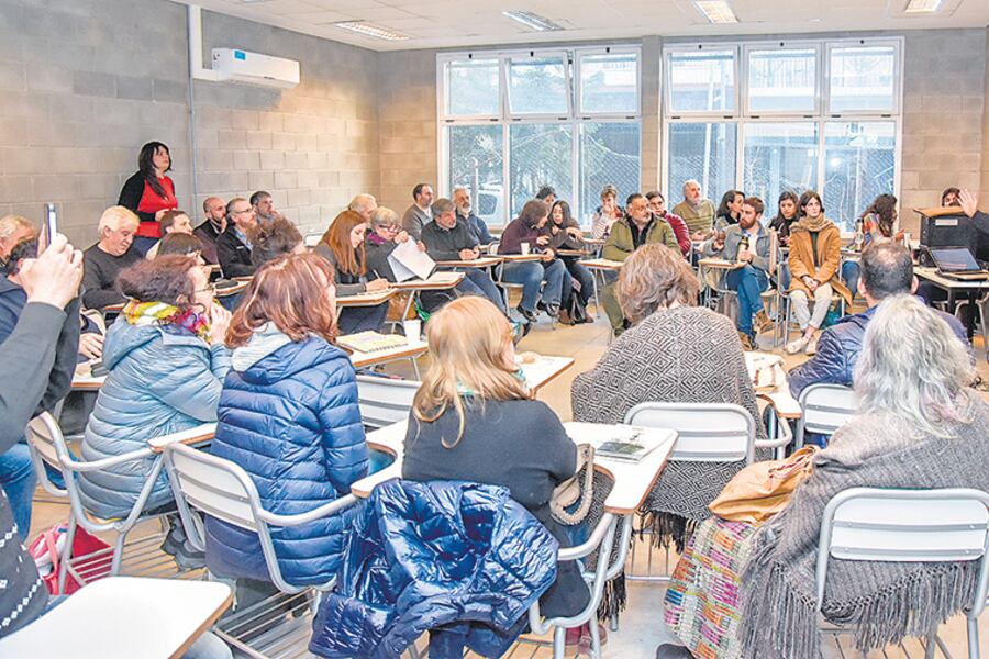 Científicos del Conicet y referentes ambientalistas en el debate.