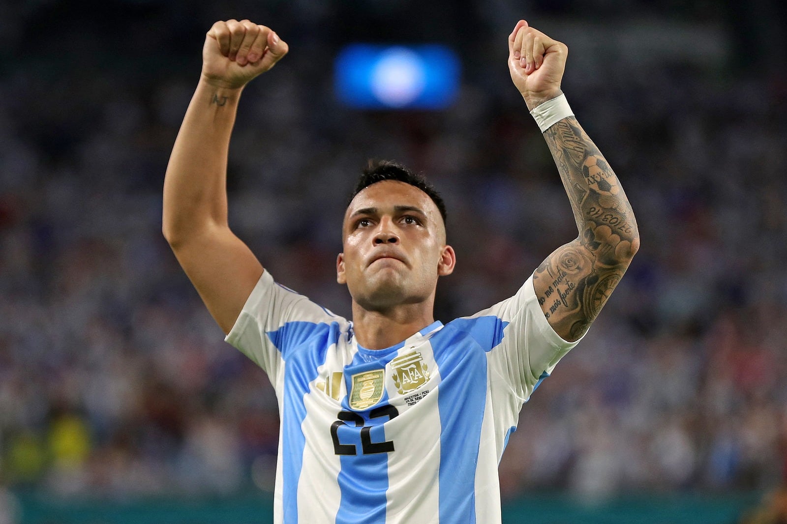 Lautaro anotó un doblete, para llegar a cuatro goles en tres partidos en la Copa