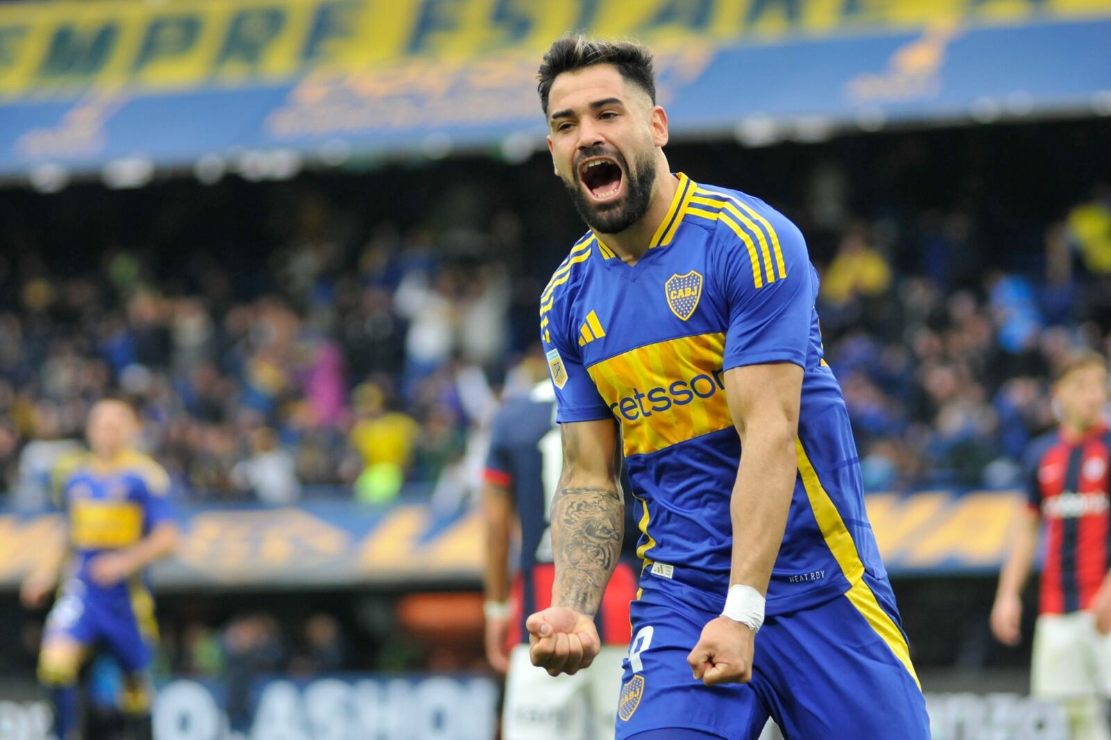 Milton Giménez aprovechó la rotación en Boca y marcó el gol del 1 a 1.