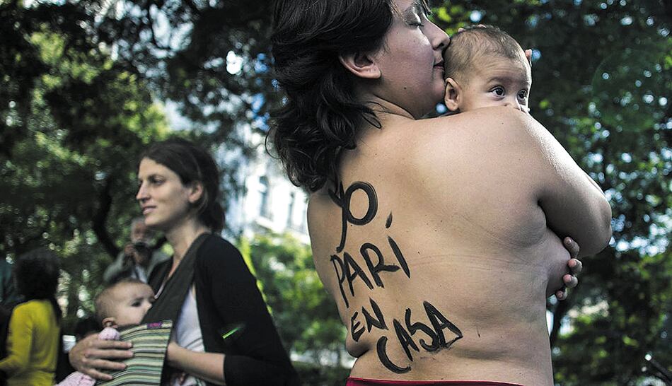 El caso de BelÉn Weber actualizó la movilización de mujeres de 2015 en Buenos Aires, en defensa del derecho a elegir dónde, cómo y con quién parir.