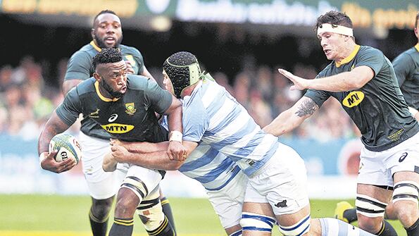 Durante el primer tiempo, Los Pumas resistieron con una defensa heroica y metieron dos tries de contra.