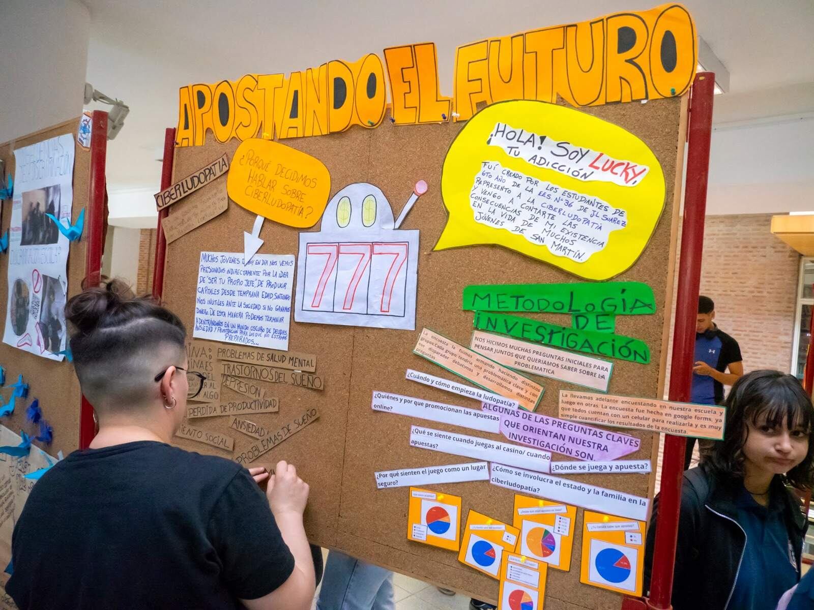 Llenarán la cápsula con sus pensamientos y lo abrirán el año siguiente.