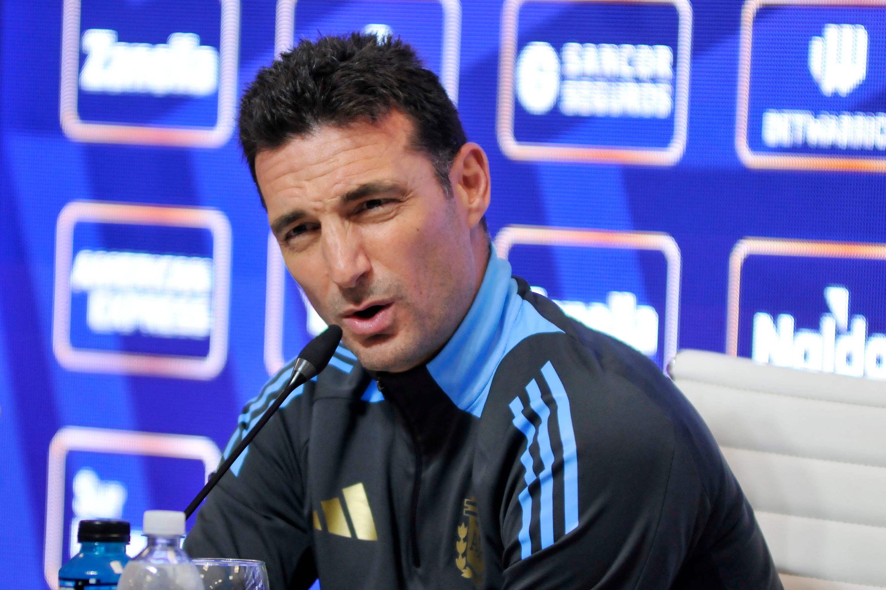 El entrenador Scaloni brindó una conferencia en Ezeiza