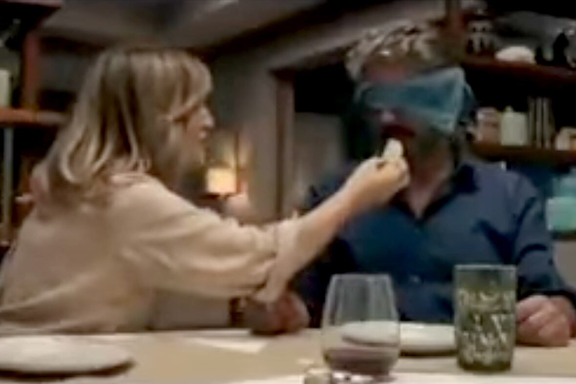 Darín, catando empanadas en "El amor menos pensado"