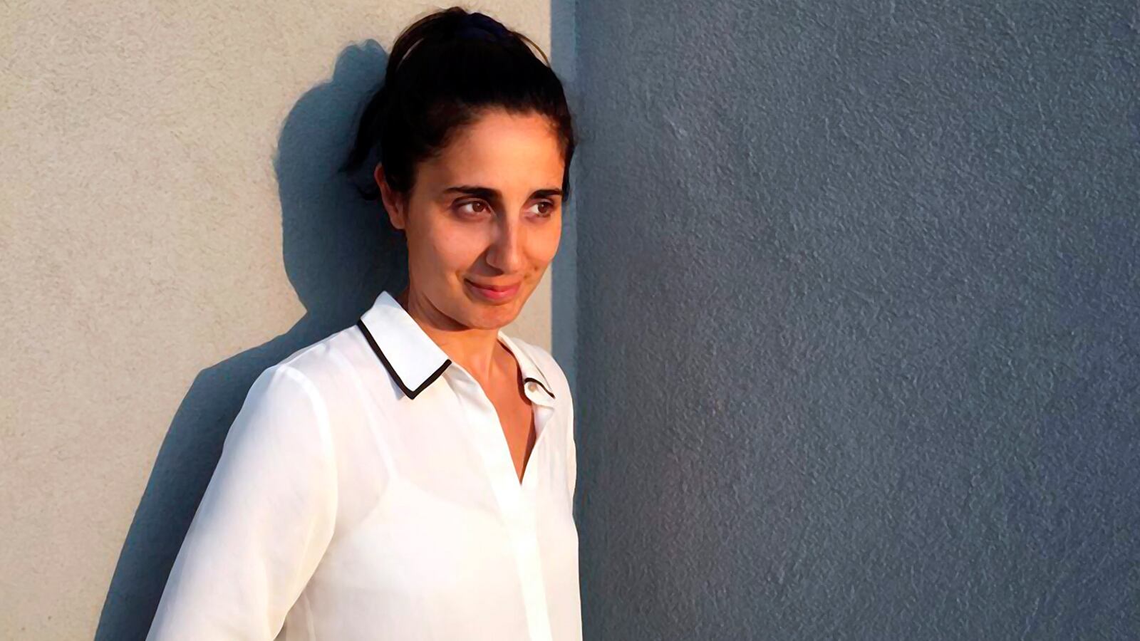 Mariana Graciano nació en Rosario y vive actualmente en Brooklyn, Nueva York donde completó su maestría en escritura creativa.