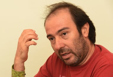 Salvador Vera apunta contra policías y también prefectos.