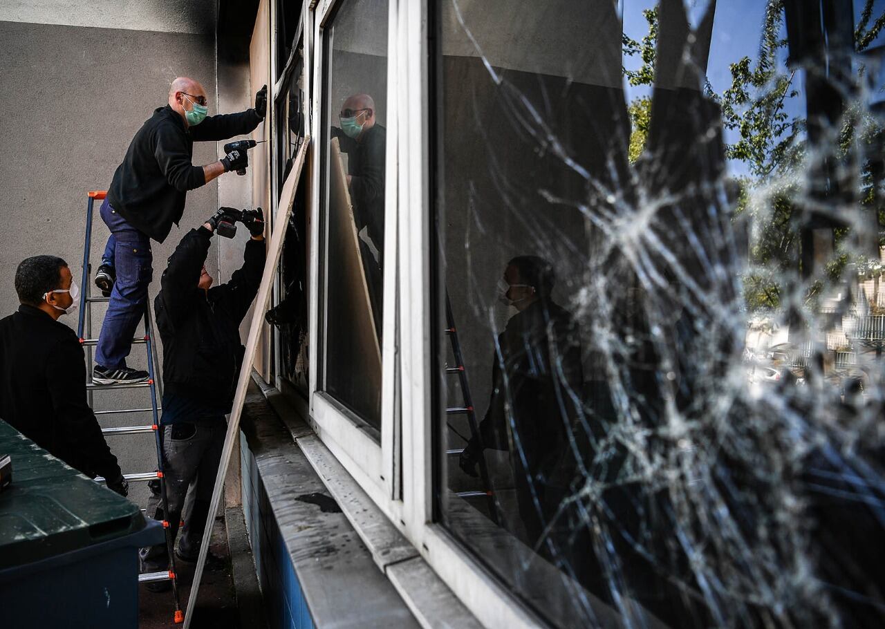 Una escuela primaria recibió el impacto de los choques entre jóvenes y la policía de Gennevilliers.