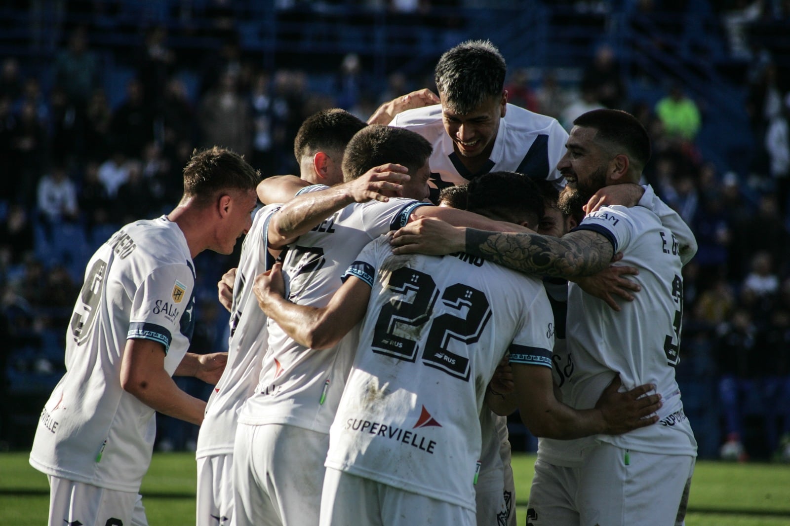 Todo Vélez celebra y palpita su cuarto triunfo consecutivo