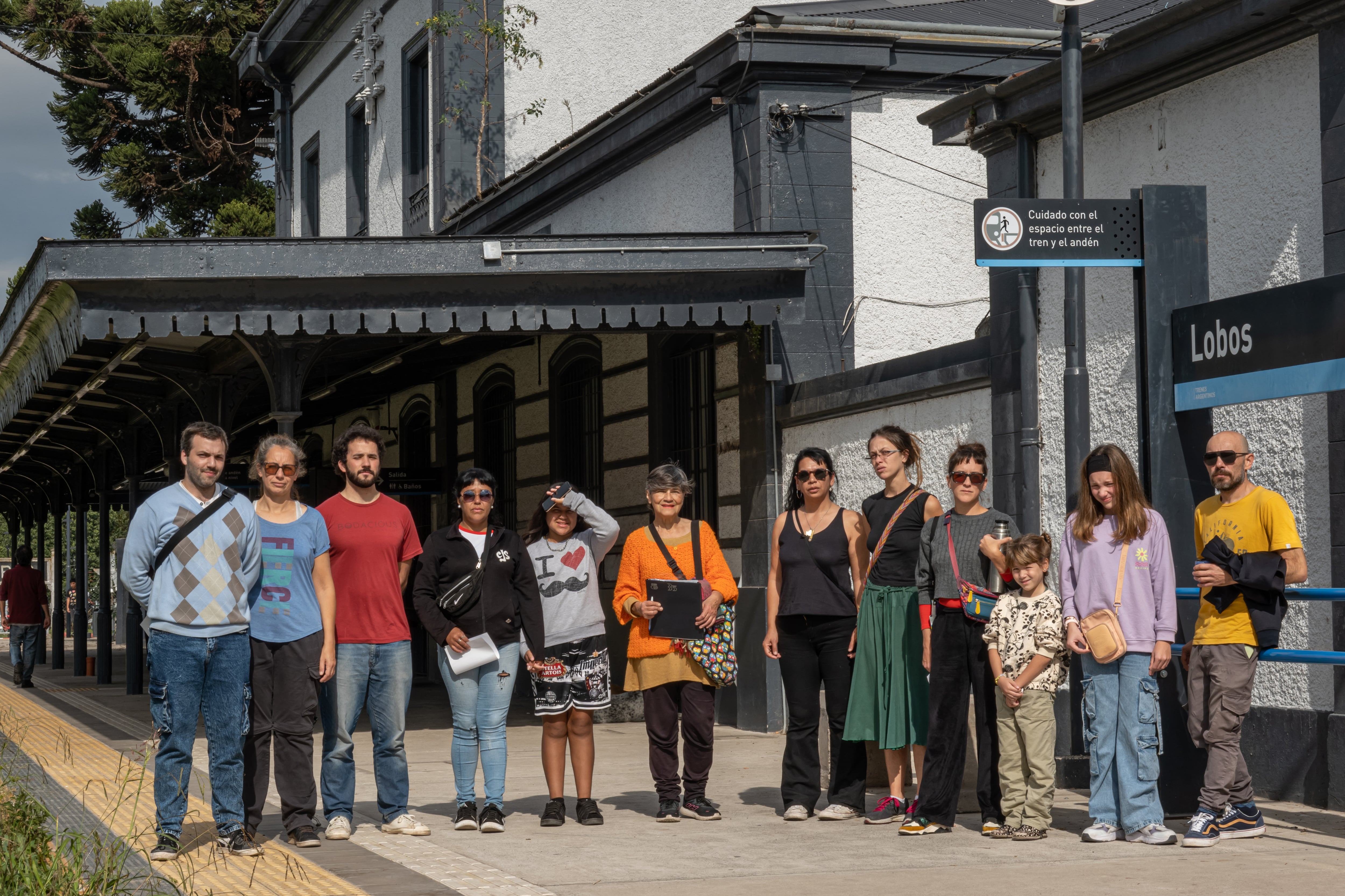 Lobenses y vecinos de otras zonas juntan firmas para que pongan micros. (Foto: cortesía de Matías Vera).
