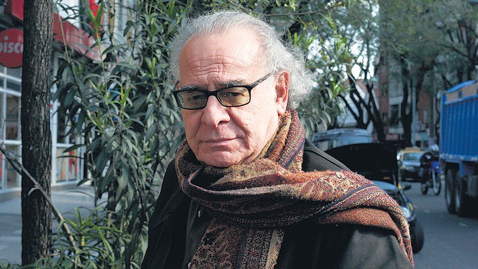 Invasión se convertiría no sólo en la clave de todo el cine de Hugo Santiago sino también en un objeto de culto que trascendió fronteras.