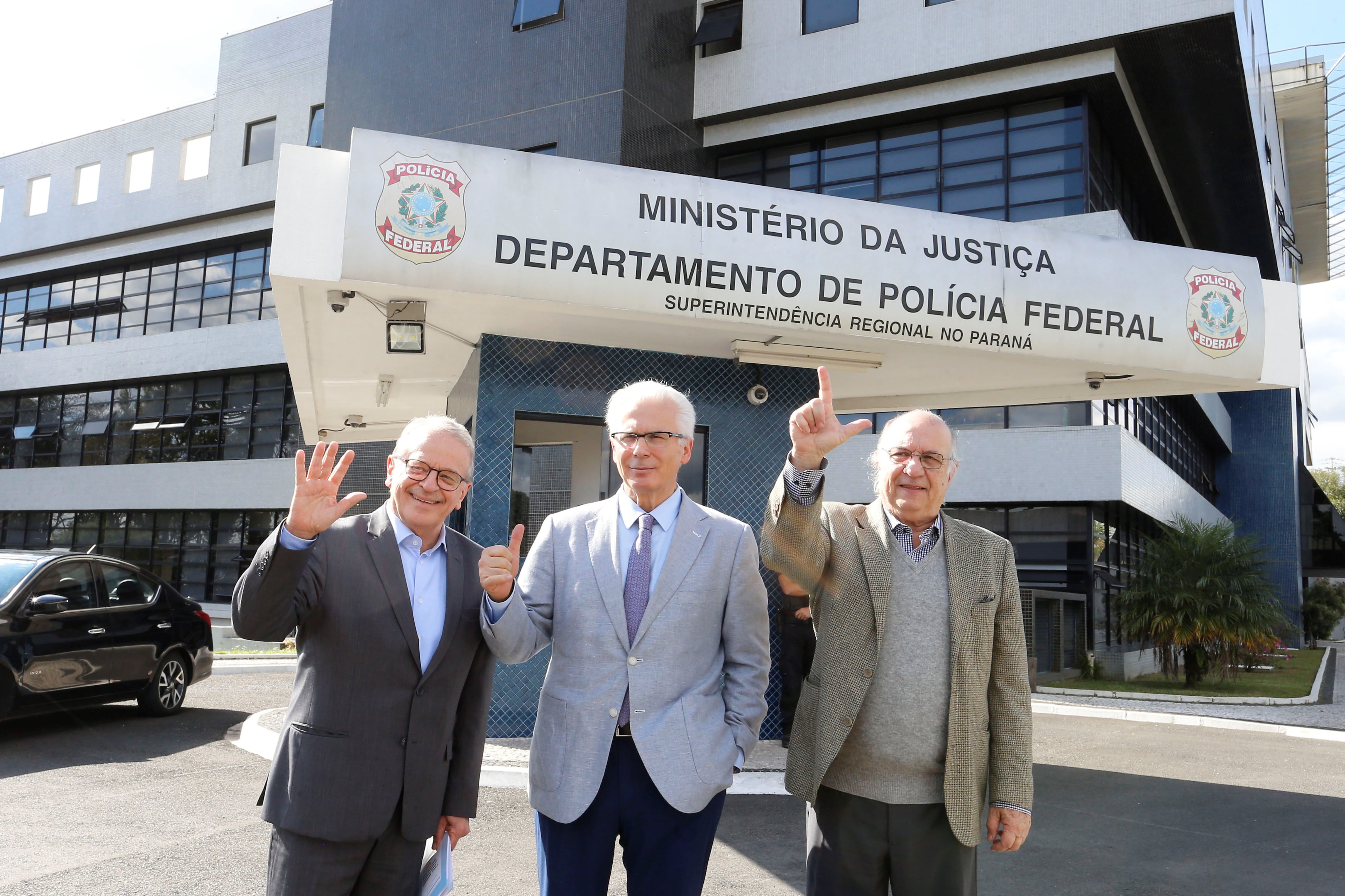 Baltasar Garzón (cent) junto a los exministros Tarso Genro y Paulo Vannuchi.