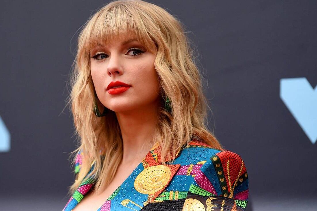 Taylor Swift, primera artista en ocupar los diez primeros puestos del ranking Billboard. 