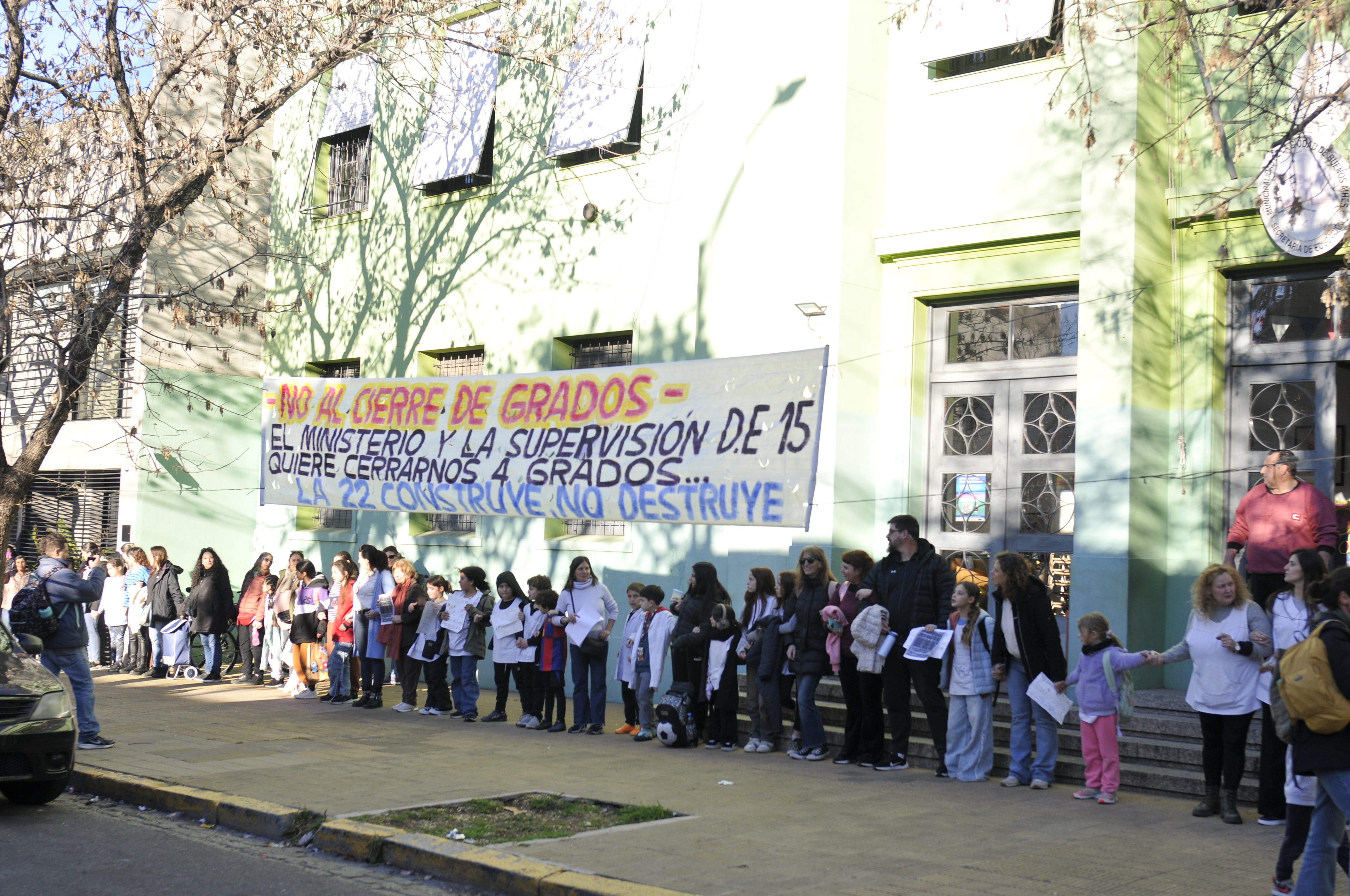 En la Escuela Nro. 22 se oponen a la fusión de grados. 