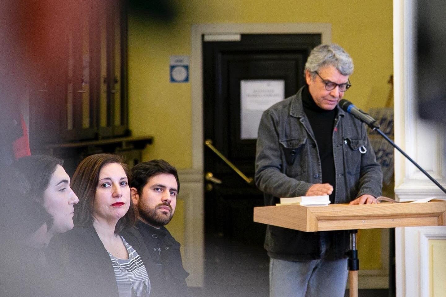 El actor Alejandro Goic durante la lectura del acuerdo firmado por los sectores que apoyan el borrador de la nueva Constitución / Twitter Partido Socialista de Chile