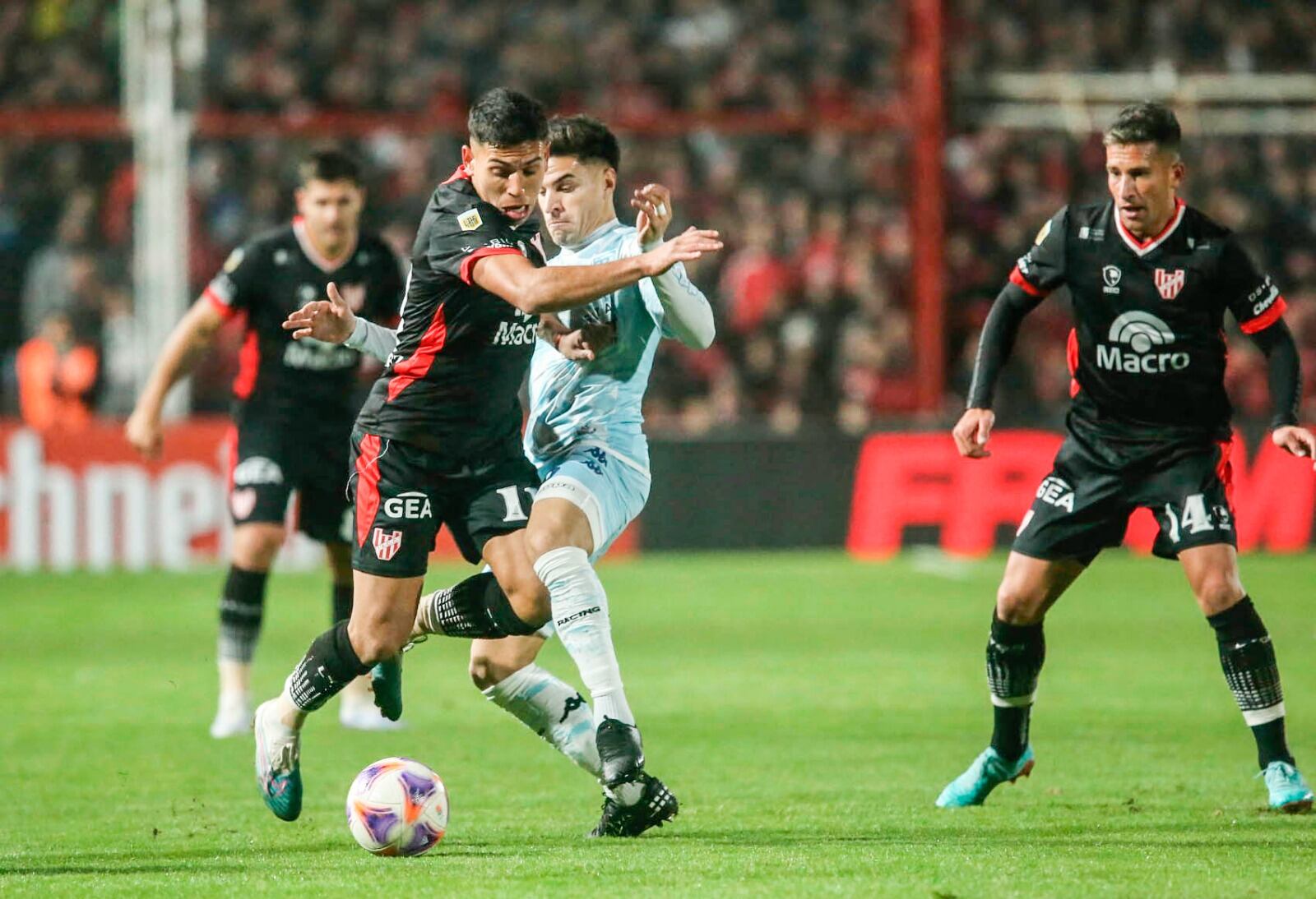 La Gloria y la Academia quedaron a mano