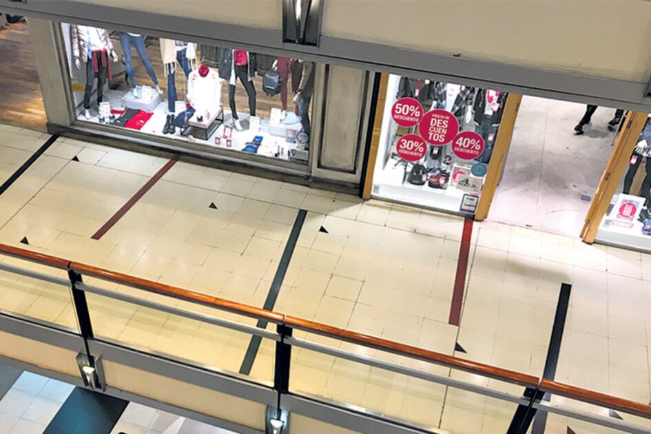 La caída en los niveles de consumo masivo continúa acompañada por un incremento en las importaciones.