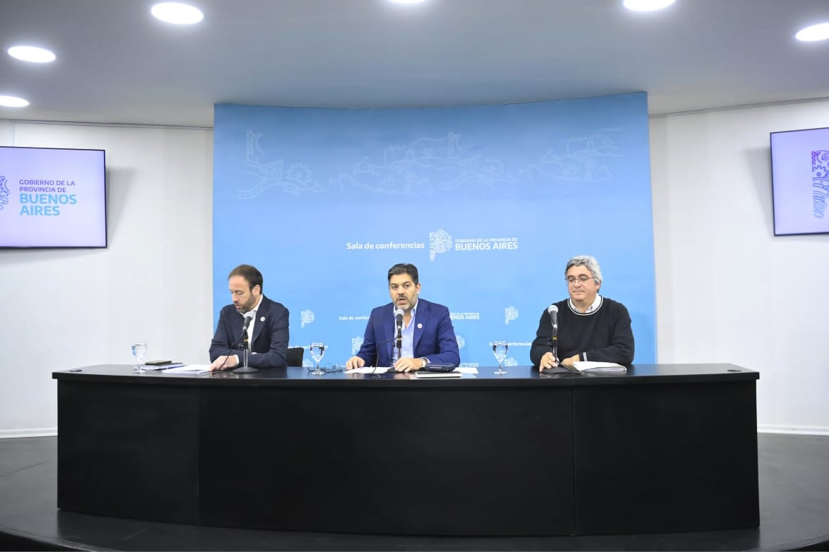 Pablo López, Carlos Bianco y Javier Rodríguez durante la conferencia del lunes. 