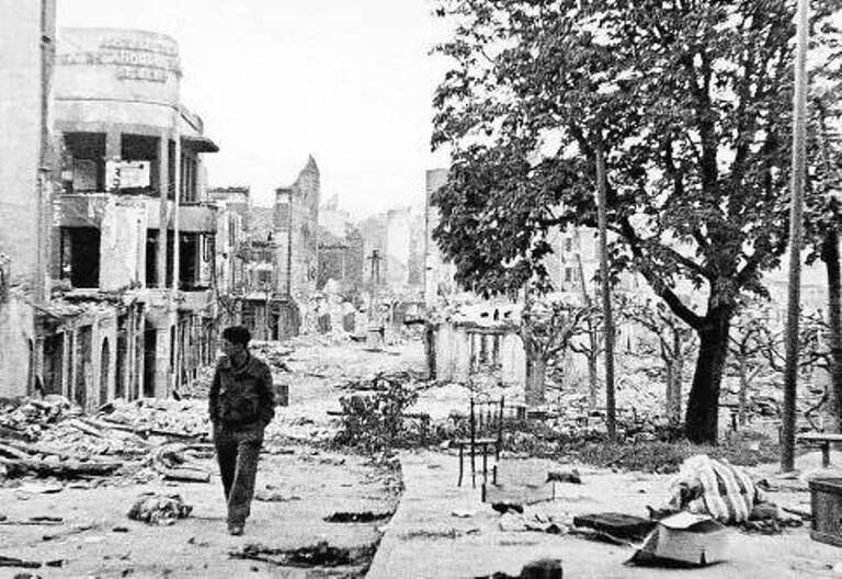 Una imagen inmediatamente posterior al ataque nazi sobre la ciudad vasca.