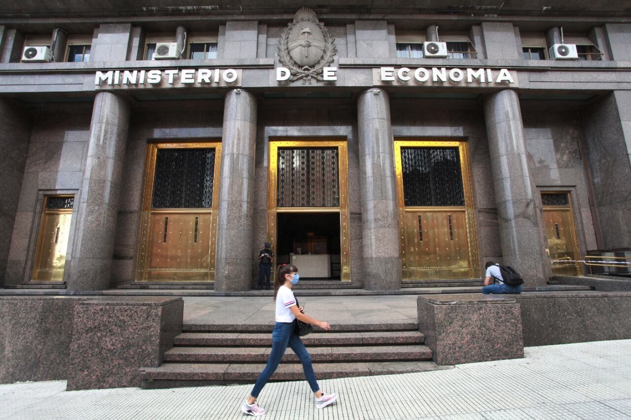 Economía deberá seguir reduciendo la inercia fiscal.
